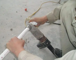 咸安漏水维修电话